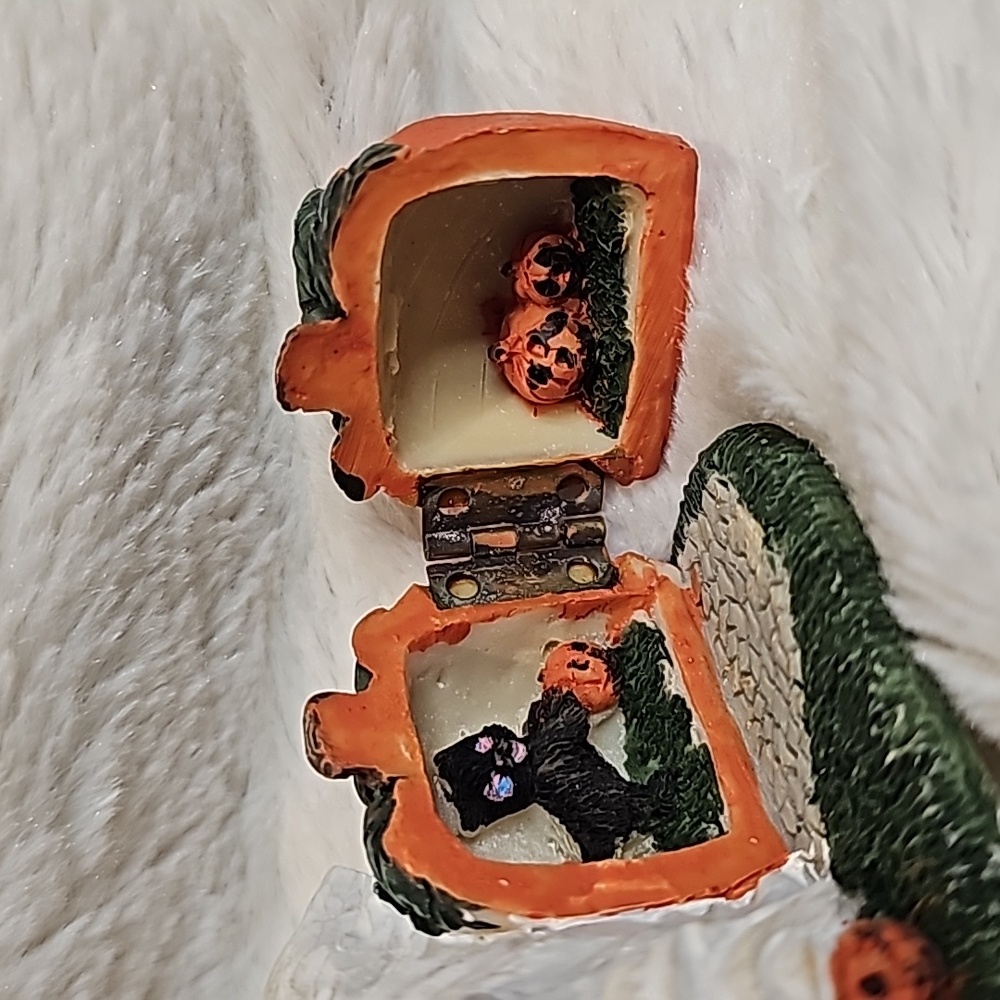Vintage Halloween Ghost Figurines - Picture 6 of 9